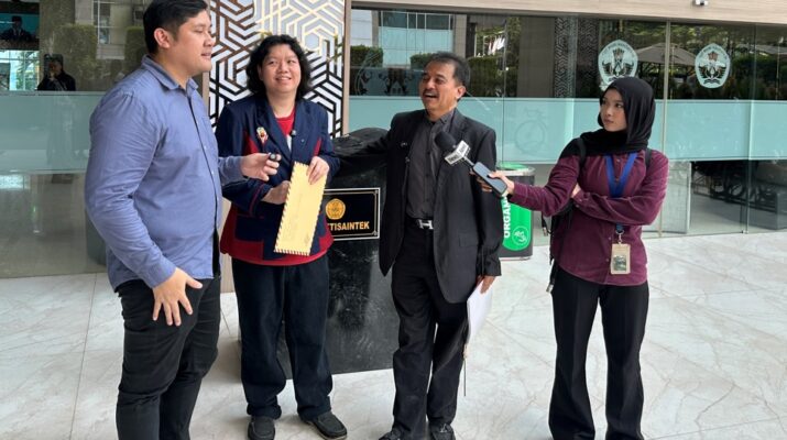 Roy Suryo Pertanyakan Gelar Honours Gibran yang Tak Tercantum dalam SK Penyetaraan Ijazah S1